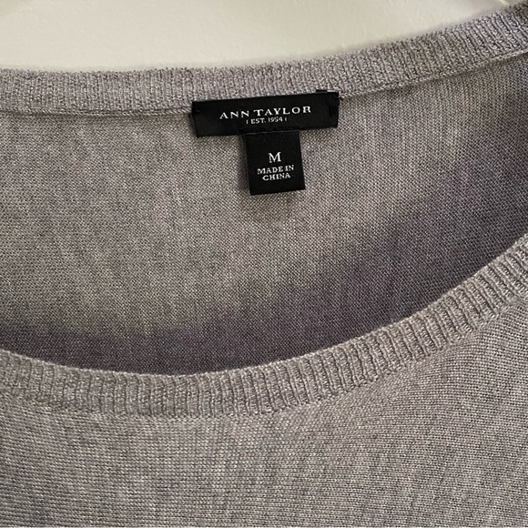 Ann Taylor Grey Sweater Top Cashmere Blend 3/4 Length Sleeve Size M Medium Soft - Picture 2 of 7